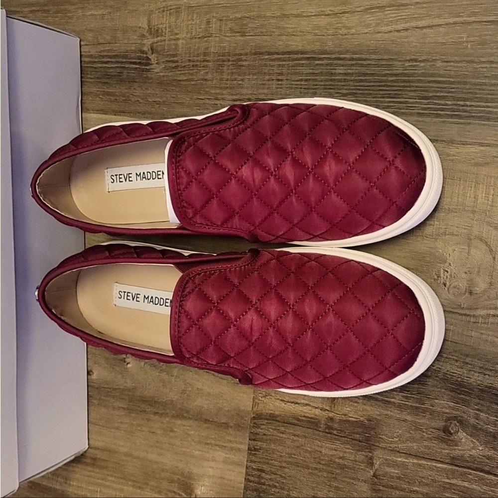 Steve Madden Slip on Shoes quilted burgundy size 7